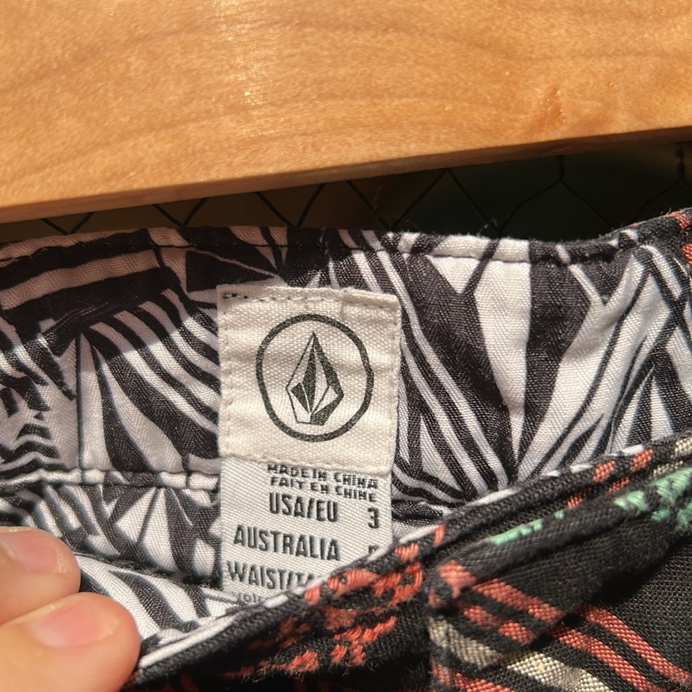Volcom Shorts - Picture 5 of 8